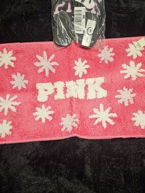 PINK Victoria's Secret Pink and White Floral Bath Mat And Size 5 Flips Flops